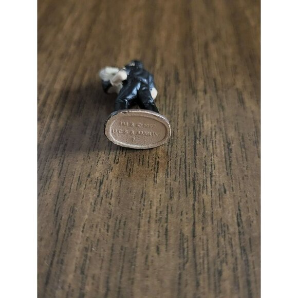 Ian Malcolm 1997 U.C.S. & Amblin Jurassic Park 1in/1 " Diecast Metal Mini Fig - Picture 3 of 9